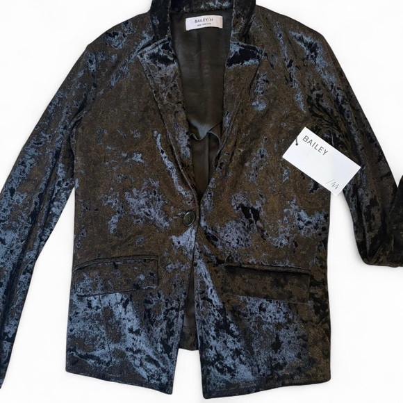 Bailey 44 Black Velvet Blazer Jacket NWT Small - Picture 3 of 7